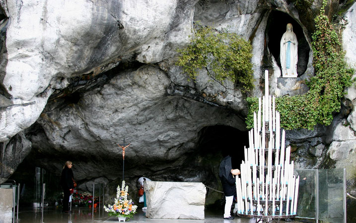The Grotto of Lourdes. (José Luiz Bernardes Ribeiro via Wikimedia Commons)