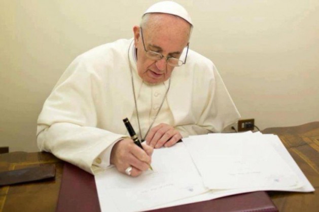 Pope-Francis-writing-740x493-629x419