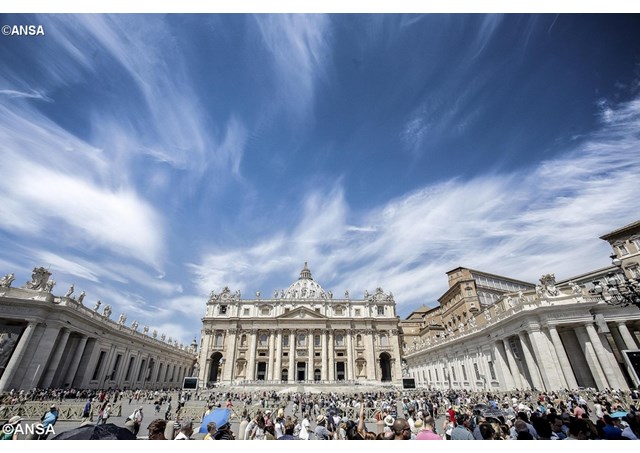 The faithful during Pope Francis' traditional Angelus Sunday's prayer, in Saint Peter's Square, Vatican City, 02 July 2017 - ANSA