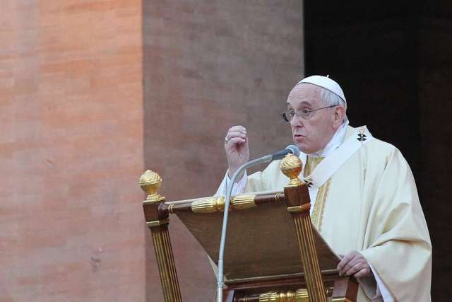 Pope_Francis_gives_the_homily_at_Mass_for_the_Solemnity_of_All_Souls_in_Romes_Verano_cemetery_Nov_1_2014_Credit_Bohumil_Petrik_CNA_3_CNA_11_3_14