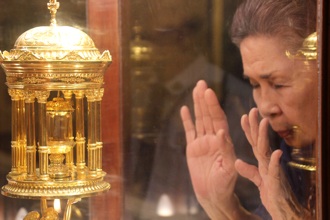 A woman venerates the pilgrim relic of St. Augustine at the Basilica Minore de Sto. Niño on May 26. The bone relic, under the custody of the Postulator General Fra. Dennis Ruiz of the Order of Discalded Augustinians in Rome, arrived in Cebu City on May 20 and will be touring different parishes in the country until June 28.
