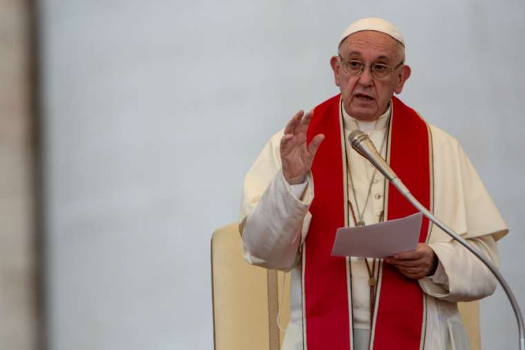 Pope Francis preaches at Vespers during a meeting with the 12th international pilgrimage of altar serves in St. Peter's Square, July 31, 2018. Credit: Daniel Ibanez/CNA.