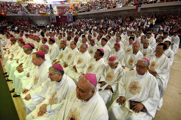Philippine bishops gather for the Holy Eucharist during the World Apostolic Congress on Mercy in Manila in this 2017 file photo. (Photo by Angie de Silva)