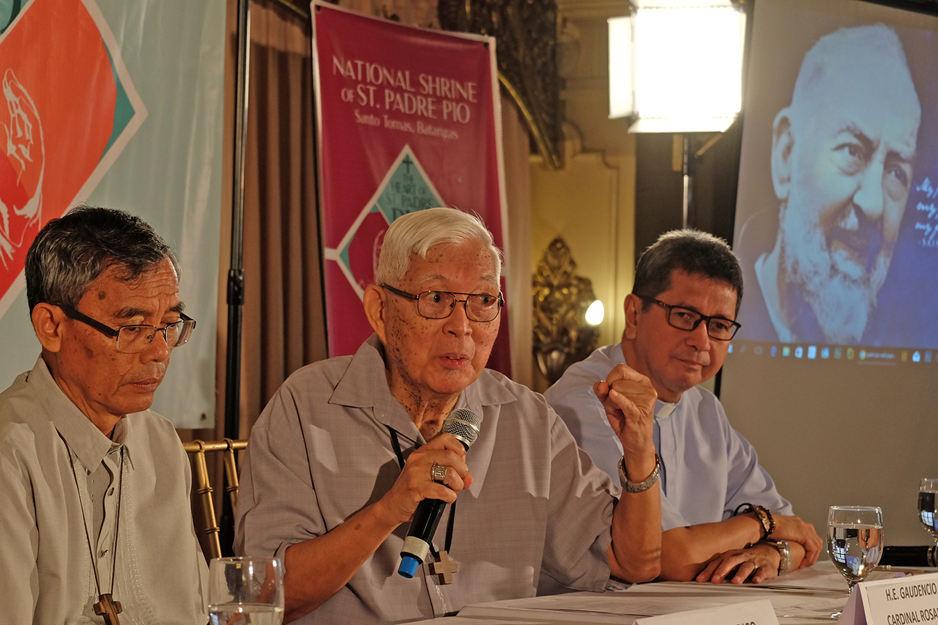 Manila Archbishop Emeritus Gaudencio Cardinal Rosales is flanked by San Pablo Bishop Buenaventura Famadico and Fr. Joselin Gonda during a press conference about the upcoming visit of the “incorrupt” heart relic of Saint Padre Pio to the Philippines, Sept. 5, 2018. CBCPNEWS