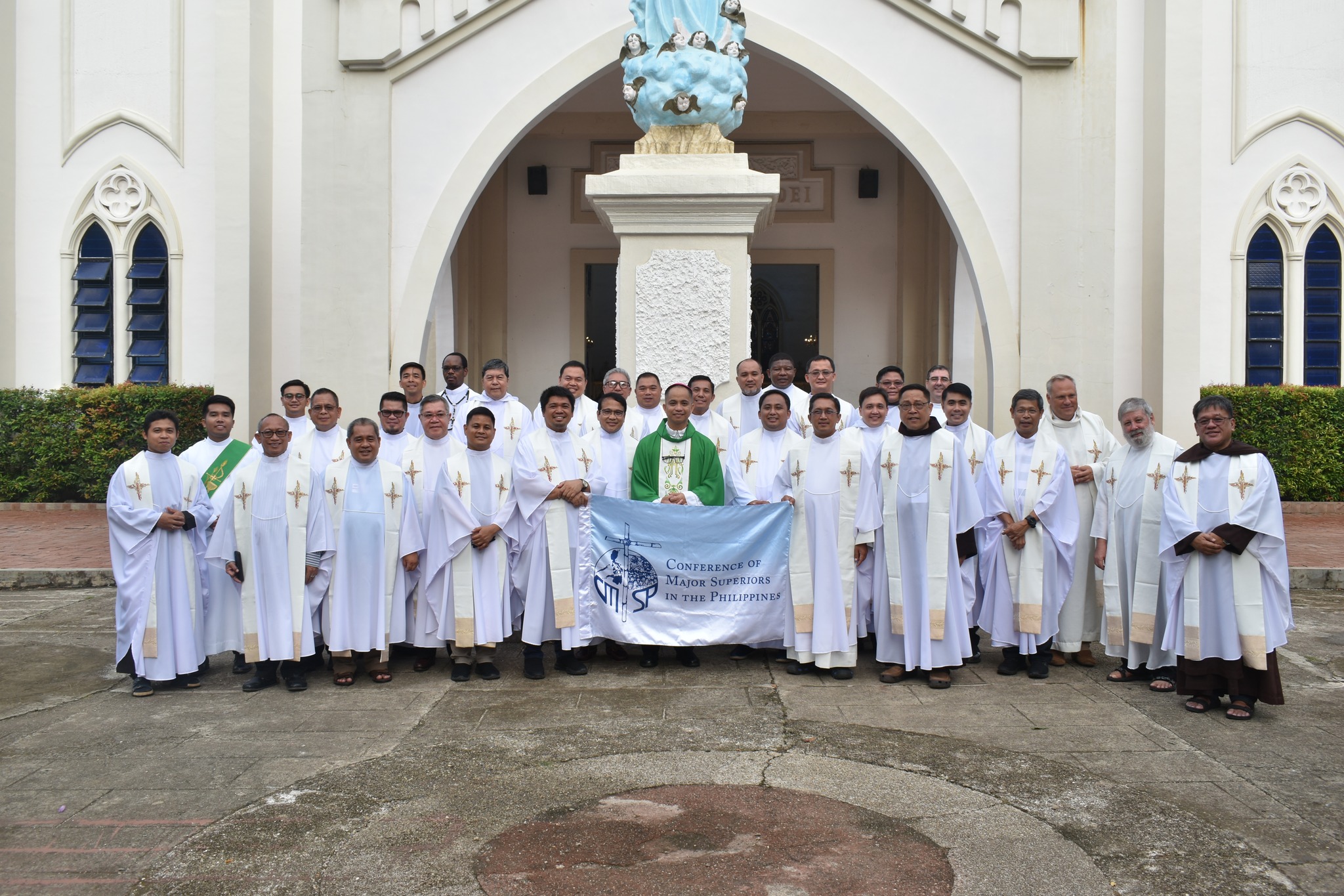 Mutual relations between bishops and consecrated persons