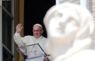 Pope reflects on Lord’s Prayer in Angelus address